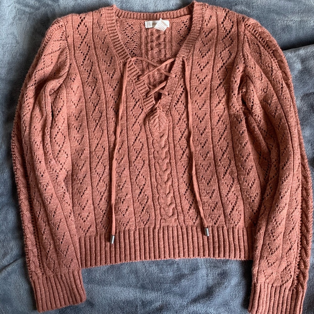 Forever 21 VNeck LaceUp Cable Knit - L